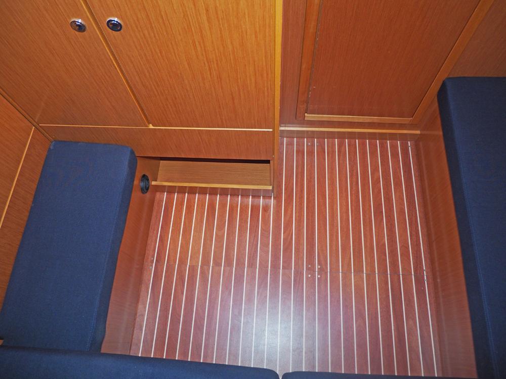 Cabin en avant, H&eacute;bergements